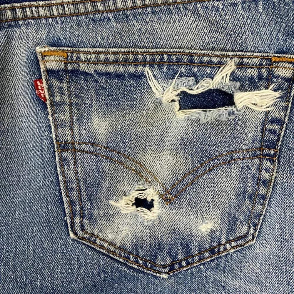 Levis please note